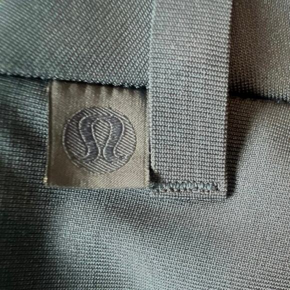 EUC- Lululemon Athletica Men’s ABC Gold Shorts 9” -  size 36 navy - Picture 6 of 7